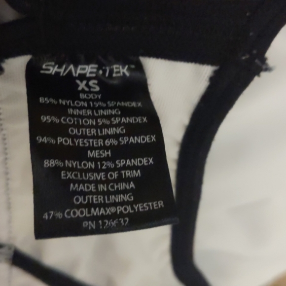 Very cute white with black pipeline sports bra - Picture 6 of 7